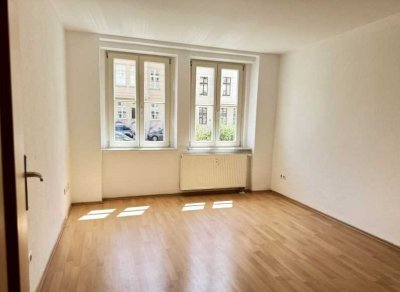 Gut geschnittene 3-Raum-Wohnung mit Terrasse erwartet Sie!