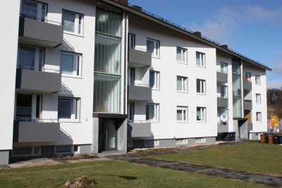 Schöne 4 Zi.- Wohnung mit Balkon in gepflegtem, ruhigen Mehrfamilienhaus