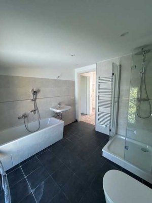 Erstbezug 2-Zimmer Dachgeschosswohnung zentral in Spandau