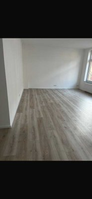 3-Zimmer Altbauwohnung in Gerresheim mit Balkon und  EBK– ab 01.09.2025 bezugsfrei