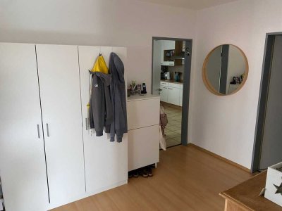 Freundliche, gepflegte 4-Zimmer-Wohnung mit gehobener Innenausstattung in Meerbusch- Lank