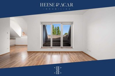 Bezugsfrei: Lichtdurchflutete Dachgeschoss-Maisonette mit Terrasse & Stellplatz in ruhiger Lage