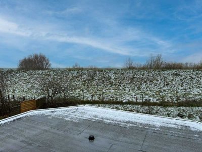 Büsumer Deichhausen: Großzügige 4 Zimmer Wohnung mit Blick auf den Deich in ruhiger Lage