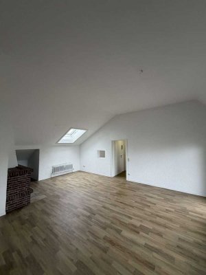 Helle 3 Zimmer Maisonettewohnung mit Balkon