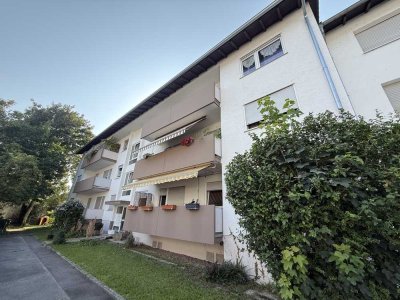 Renovierungsbedürftige Wohnung in gepflegtem 12-Familienhaus