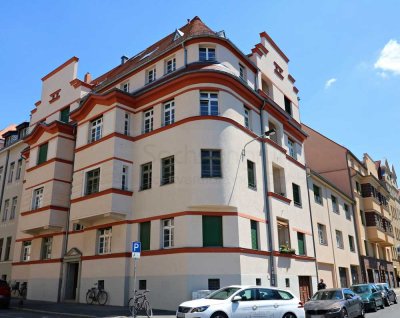 **Anlage oder Eigenutzung**2-Raumwohnung mit Balkon**Parkett**Stellplatz**