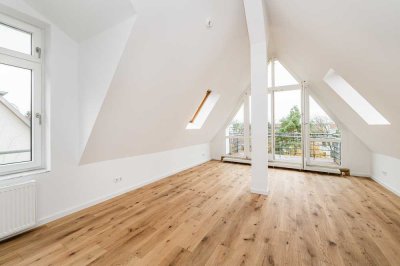 OWNR: Einziehen und Wohlfühlen – Renoviert und mit Küche! Dachgeschosswohnung in Niederschönhausen