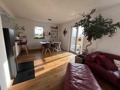 Stilvolle, neuwertige 4-Zimmer Maisonette-Wohnung mit großem Balkon, EBK und Schwedenofen