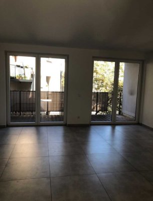 ++ Hochwertige 4-Zi. Whg mit Balkon // Aufzug //Stellplatz ++