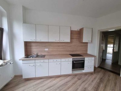 Sanierte Wohnung mit Balkon, Einbauküche und Bad mit Wanne zu vermieten!