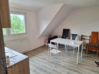 Geräumige 3ZKB Dachgeschosswohnung inkl. Einbauküche & Gartenmitbenutzung *Provisionsfrei*