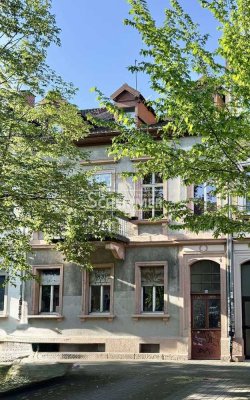 Freiburg-Altstadt ++ Denkmalgeschützes MFH in der Belfortstraße (teilsaniert)