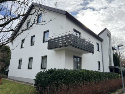 Sillenbuch Helle 2,5 Zimmer-Wohnung mit Einbauküche, Balkon in gepflegter, kleiner Wohneinheit