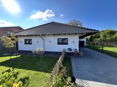 Moderner, freistehender Walmdachbungalow mit Ausbaureserve in Hennef