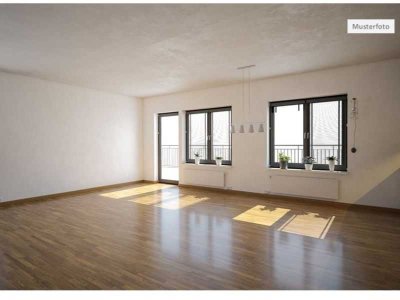 Provisionsfrei Dachgeschosswohnung in 24113 Kiel, Waldwiesenstr.