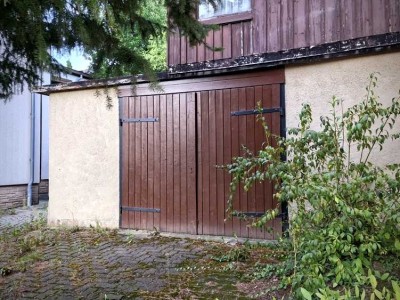 Mehr als nur eine Garage .... EFH mit Weiteren Garagen zu verkaufen!