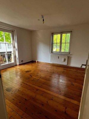 Modernisierte 4-Zimmer-Wohnung mit Balkon und Einbauküche in Wolfsburg