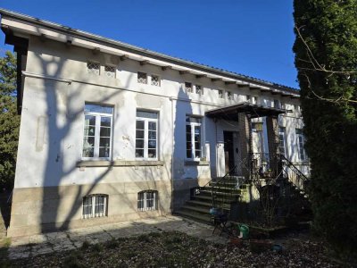 Seltenes Angebot - einzigartiges historisches Gutshaus auf parkähnlichem Grundstück
