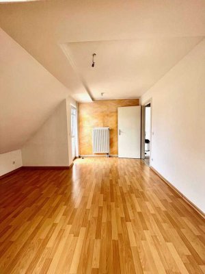 Vermietete 2-Zimmer-Dachgeschosswohnung mit Aufzug und Stellplatz in Dresden-Laubegast