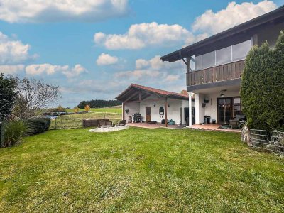 Erdgeschosswohnung mit Kachelofen, überdachter Terrasse und eigenem Garten!
