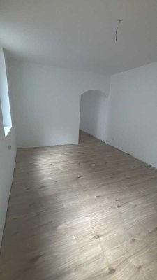 Erstbezug nach Teilsanierung. Stilvolle 2,5-Zimmer-Wohnung über 2 Etagen in Krefeld