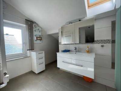 Möblierte/Vollausgestattete Wohnung mit Loggia