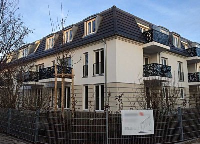 Schöne neuwertige 2-Zimmer-EG-Wohnung mit zwei Terrassen und EBK in Berg-am-Laim, direkt am Ostpark