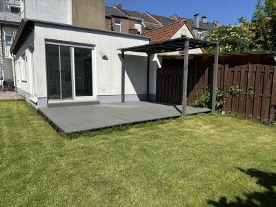 Das Haus im Haus. Exklusive 2-Zimmer-EG-Gartenwohnung mit Terrasse/Garten in Opladen