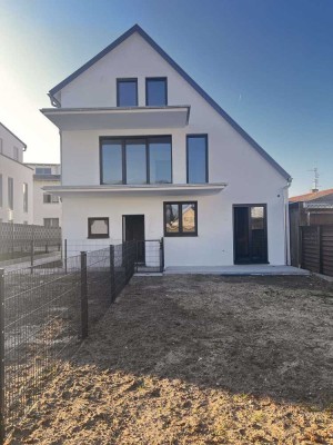 **Moderne Eigentumswohnung mit großem Gartenanteil**