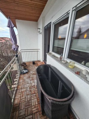Freie, 2 Zimmerwohnung mit Balkon und PKW-Stellplatz