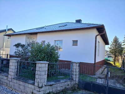 Siedlung Maria Theresia: Wunderschöner Bungalow mit 4 (!) Schlafzimmer, Vollkeller und Garage in toller Lage