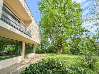 Exklusive Bauhaus-Villa mit Parkgarten &amp; Pool am Waldrand
