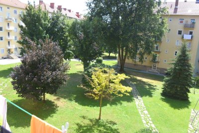 Attraktive 2-Zimmer-Wohnung mit Balkon in der Körösistraße – ca. 50,32 m² – teilmöbliert – Allgemeingarten