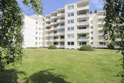 Grünes Wohnen: Vermietete Wohnung mit Balkon und TG-Stellplatz