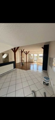 Lichtdurchflutete 5-Raum-DG-Wohnung mit Balkon