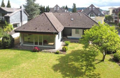 Für Individualisten! Walmdach-Bungalow in bester Lage von Hennef