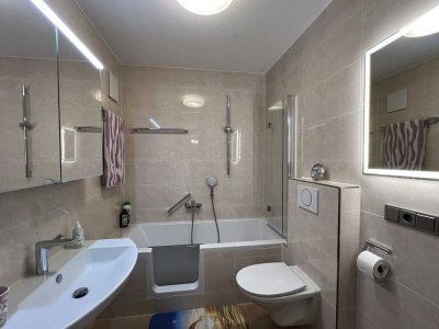 Ruhig gelegene 3-Zimmer-Wohnung mit Balkon & TG – Hochparterre!