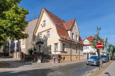 Mehrfamilienhaus mit 3 Wohnungen und 4 Garagen