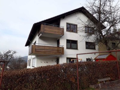 Vollständig renovierte DG-Wohnung mit dreieinhalb Zimmer, Balkon, Dachterrasse u. EBK in Baiersbronn