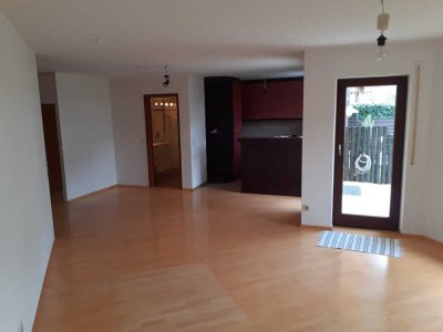 Schöne 4-Zimmer Erdgeschosswohnung über 2 Ebenen mit Terrasse und Gartenanteil in BB/Diezenhalde