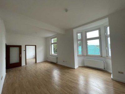 Helle 3-Zimmer-Wohnung mit großem Balkon in Mülheim a. d. R. für Altbauliebhaber