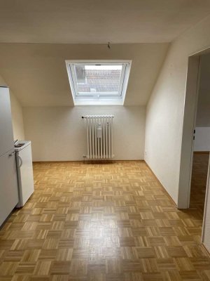 Helle, geräumige 3 Zimmer Dachgeschoß Wohnung