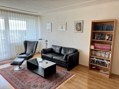 Lichtdurchflutete Eigentumswohnung mit Fernblick
- Tiefgaragenstellplatz+Außenstellplatz & Küche -