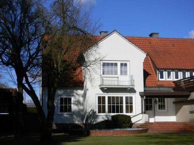 Repräsentatives Ein-Zweifamilienhaus mit großem Garten