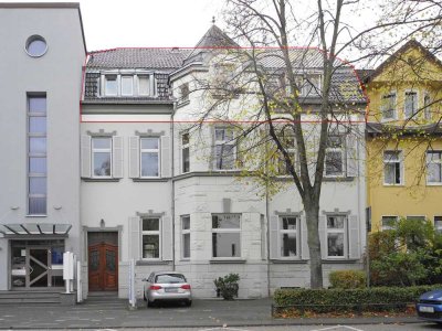 Vierzimmer-Dachwohnung mit großer Loggia sucht ruhige Mieter