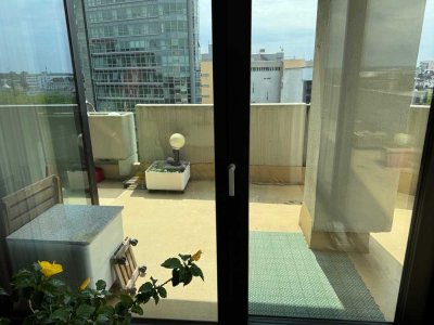 * * * * Designhaus mitten drin mit Skylineblick  * * Top * * Top * * Top * * *