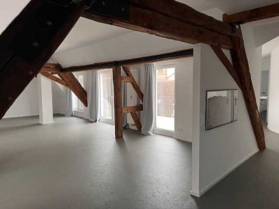Stilvolle, sanierte 2-Zimmer-DG-Wohnung mit geh. Innenausstattung mit Balkon und EBK in Deidesheim