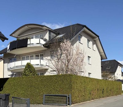 Helle 4-Zimmer-Wohnung mit Balkon und Einbauküche in Bad Salzuflen