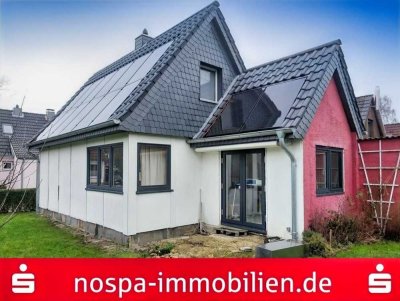 Kleines Einfamilienhaus mit modernisierten Elementen und Renovierungsbedarf im Innenbereich