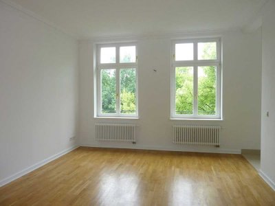 Frei ab 1.12.25 * Exklusive 2-Zimmerwohnung mit stilvollem Erker im Bachviertel - Zentrum-West!